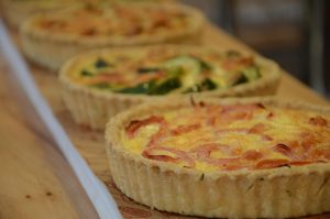 Ce ingrediente se potrivesc cel mai bine intr-un quiche gustos si echilibrat?