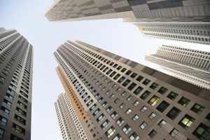 cat costa un evaluator imobiliar