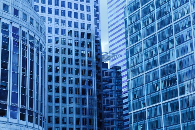 cine plateste comisionul agentiei imobiliare la inchiriere